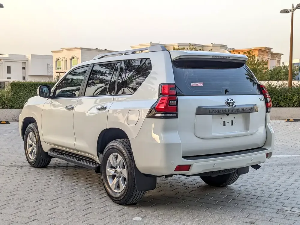 TOYOTA PRADO 2020 TXL V4 2.7L GCC IN EXCELLENT CONDITION - Image 15