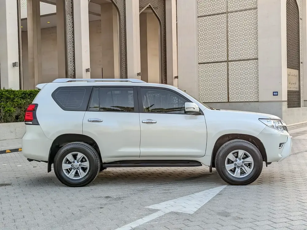 TOYOTA PRADO 2020 TXL V4 2.7L GCC IN EXCELLENT CONDITION - Image 17