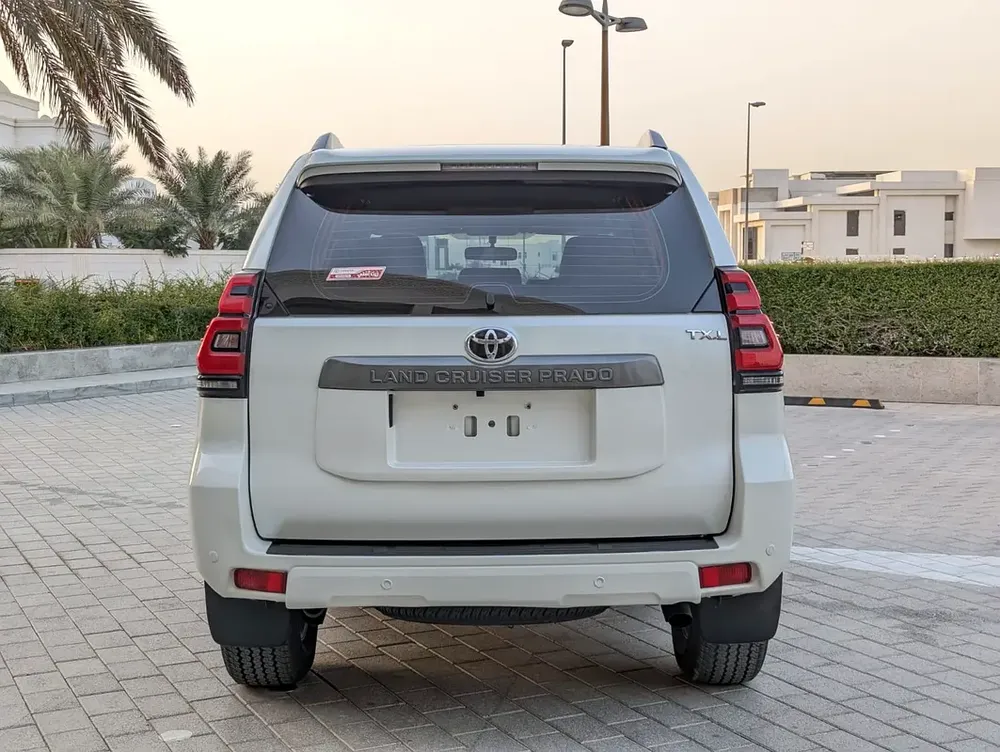 TOYOTA PRADO 2020 TXL V4 2.7L GCC IN EXCELLENT CONDITION - Image 18