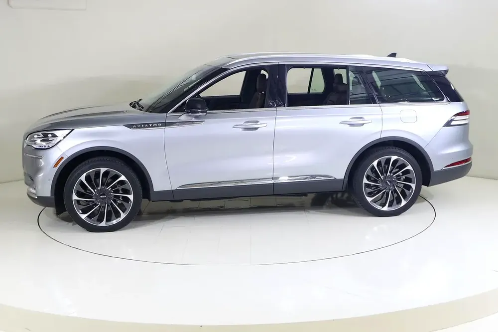 AVI423 AVIATOR RESERVE II @ AL TAYER MOTORS PRE OWNED SHOWROOM COMPLEX AL QUOZE. - Image 5
