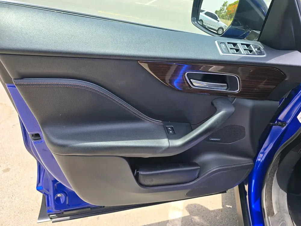2018 F-PACE GCC - Image 8