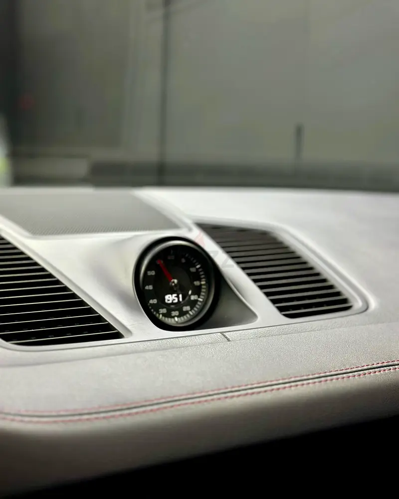 Porsche Cayenne Turbo – Quartz Grey | Burgundy Interior | GCC specs | ACCIDENT FREE - Image 13