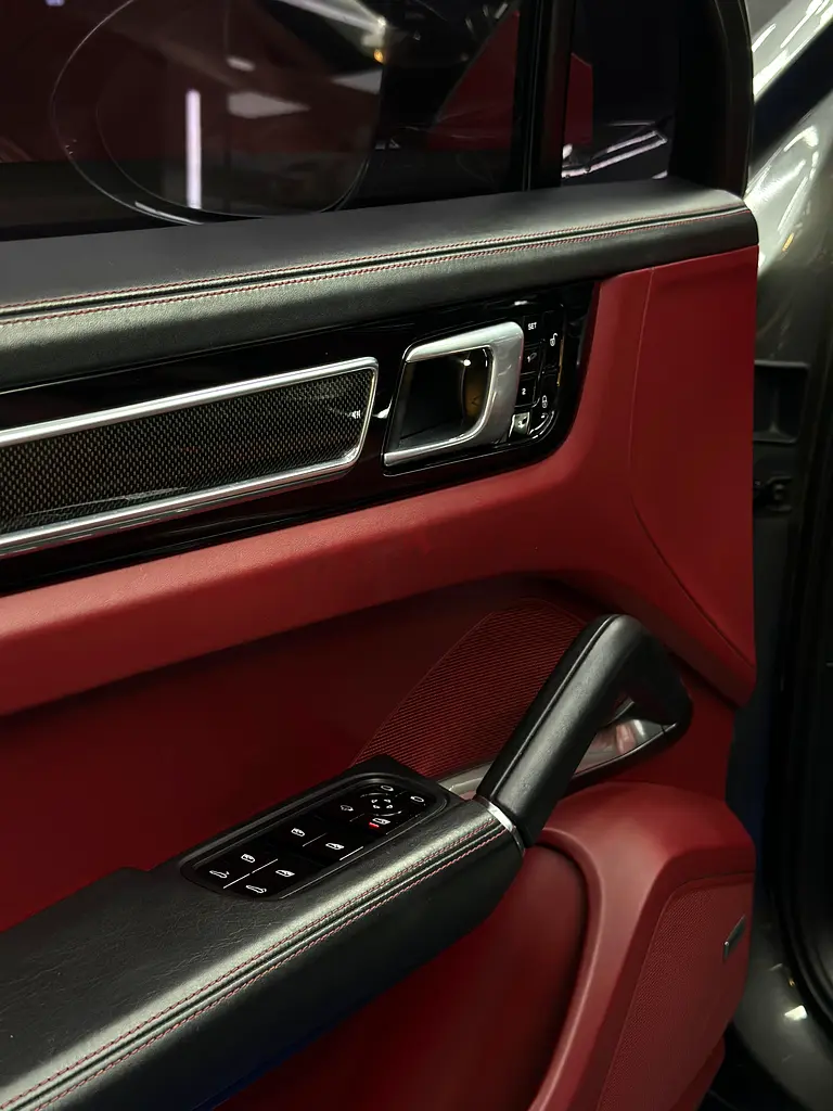 Porsche Cayenne Turbo – Quartz Grey | Burgundy Interior | GCC specs | ACCIDENT FREE - Image 14