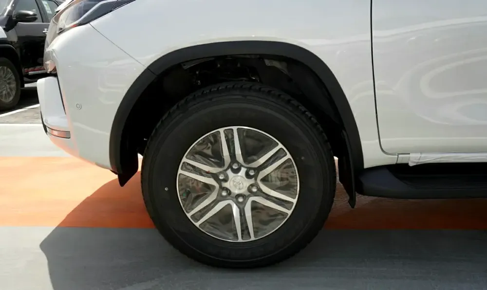 Toyota Fortuner 2.7L Mid Option 2026 GCC Specs - Image 7