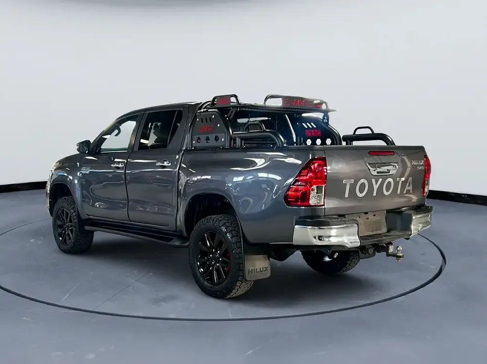 Toyota Hilux SR5 2019 - Well Maintained and Ready to Go! - Image 4