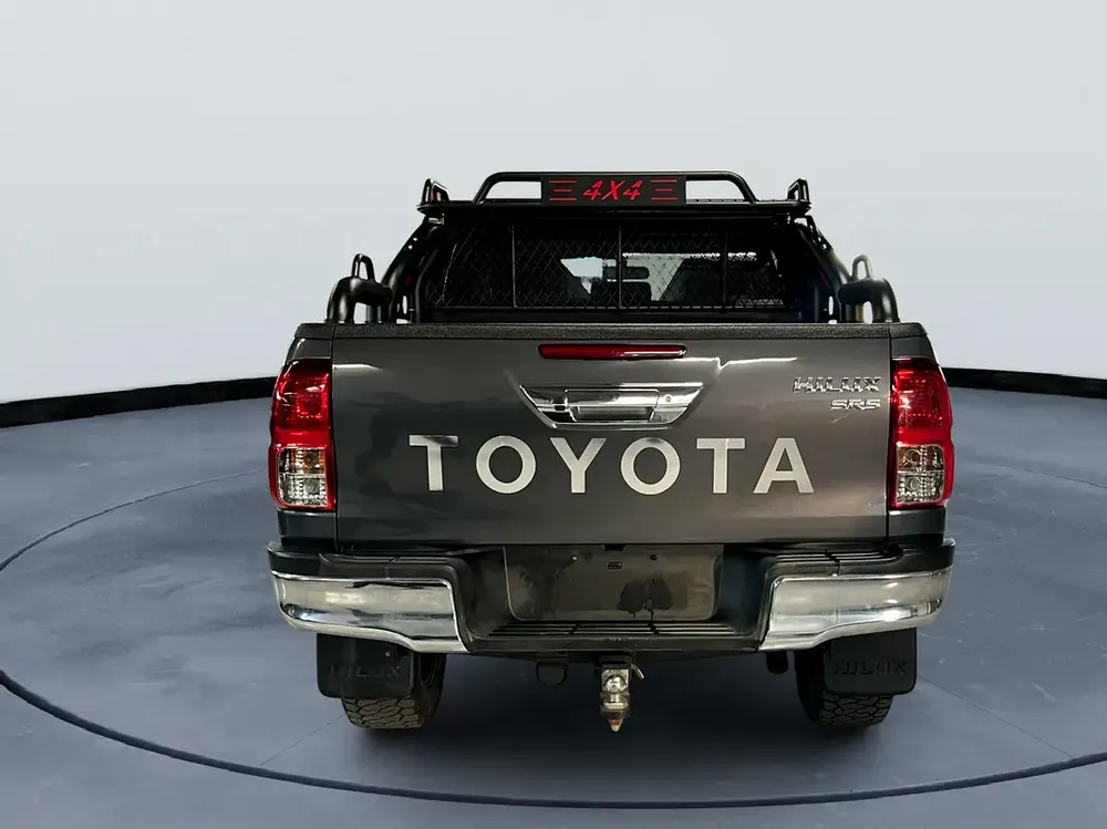 Toyota Hilux SR5 2019 - Well Maintained and Ready to Go! - Image 5
