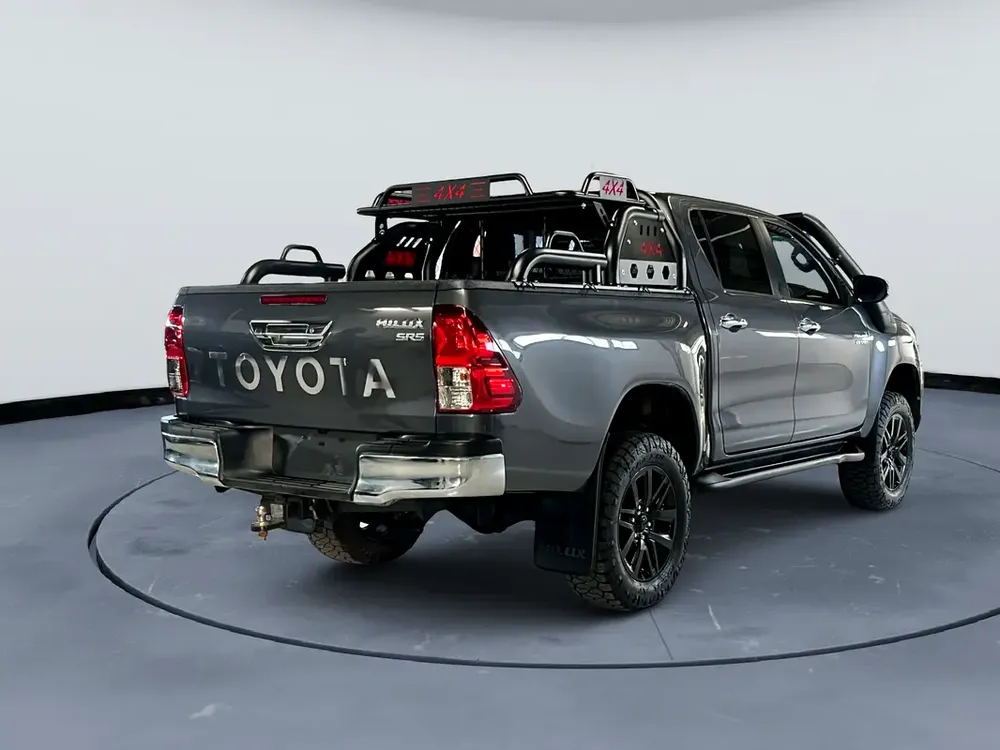 Toyota Hilux SR5 2019 - Well Maintained and Ready to Go! - Image 6