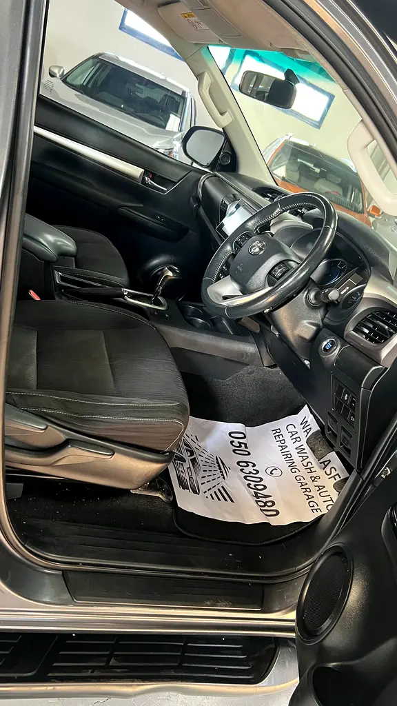 Toyota Hilux SR5 2019 - Well Maintained and Ready to Go! - Image 9