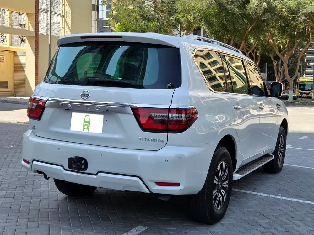 NISSAN PATROL 4.0 V6 SE TITANIUM # 2021 GCC # WELL MAINTAINED CAR FOR SALE AED 128000 - Image 5