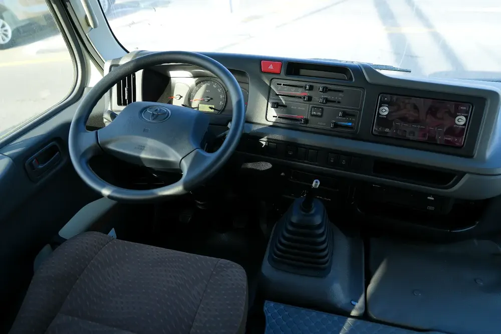 2025 Toyota Coaster 2.7 MT - GCC - Image 10