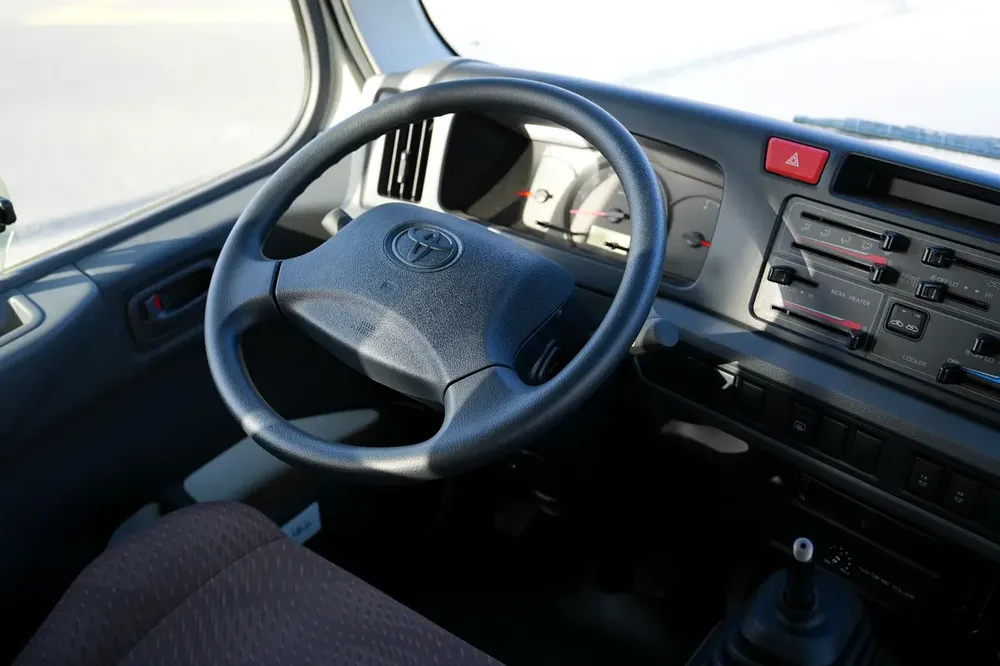 2025 Toyota Coaster 2.7 MT - GCC - Image 11
