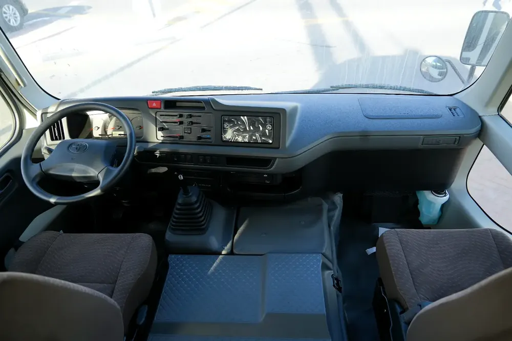 2025 Toyota Coaster 2.7 MT - GCC - Image 9