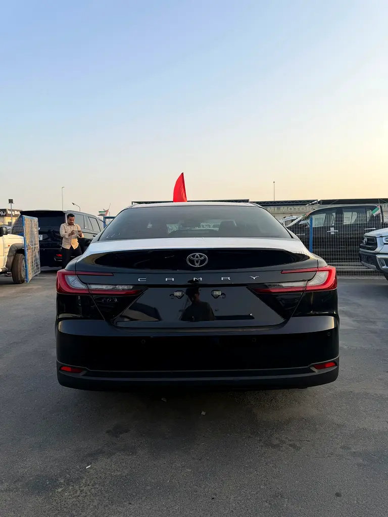 2025 Toyota Camry Limited - GCC Specs - Brand New! - Image 4