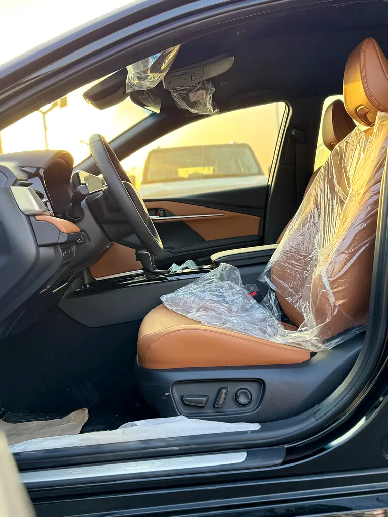 2025 Toyota Camry Limited - GCC Specs - Brand New! - Image 5
