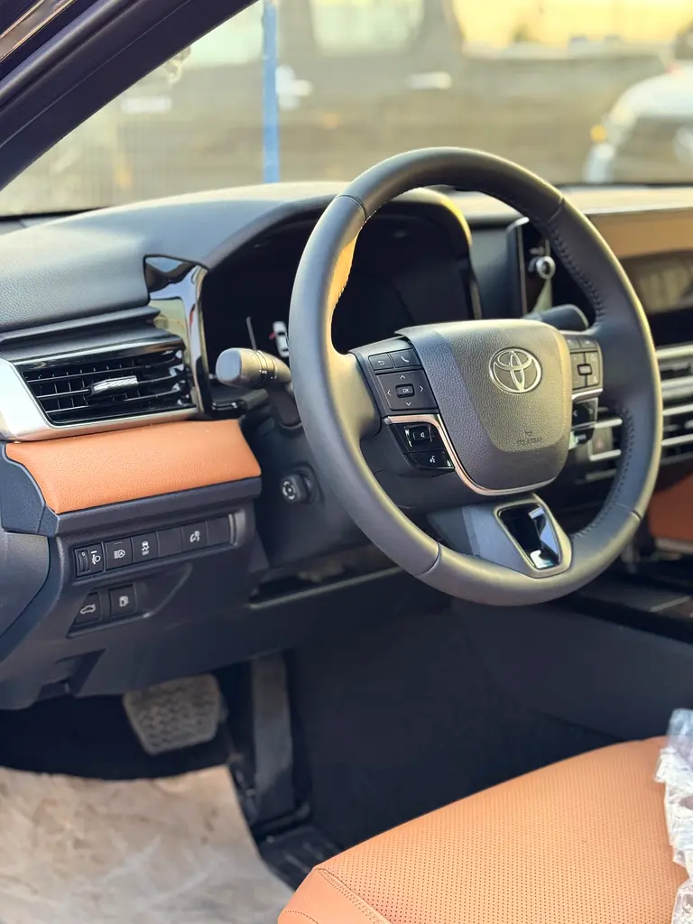2025 Toyota Camry Limited - GCC Specs - Brand New! - Image 6