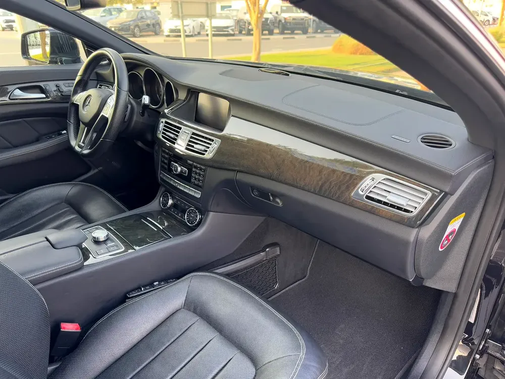 Mercedes Benz CLS550 AMG PKG 2012 97,000km - 4.5 Auction Grade - Japan Import - Clean Title - Image 10