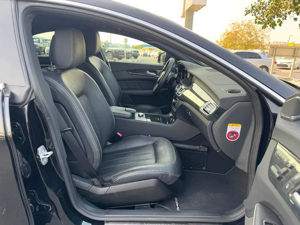 Mercedes Benz CLS550 AMG PKG 2012 97,000km - 4.5 Auction Grade - Japan Import - Clean Title - Image 12