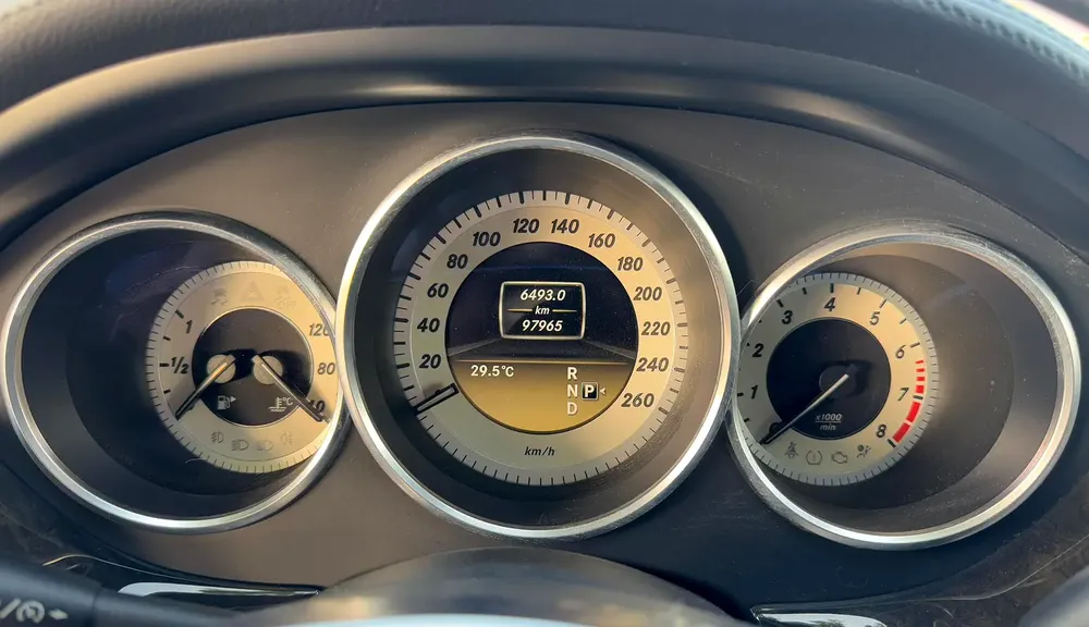 Mercedes Benz CLS550 AMG PKG 2012 97,000km - 4.5 Auction Grade - Japan Import - Clean Title - Image 17
