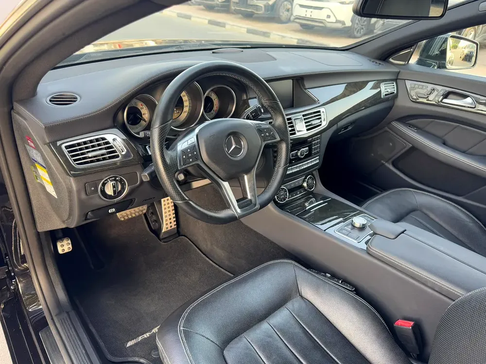 Mercedes Benz CLS550 AMG PKG 2012 97,000km - 4.5 Auction Grade - Japan Import - Clean Title - Image 7