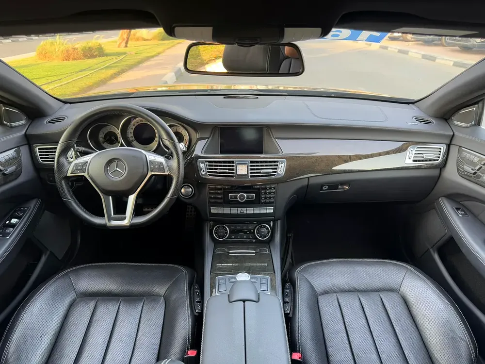 Mercedes Benz CLS550 AMG PKG 2012 97,000km - 4.5 Auction Grade - Japan Import - Clean Title - Image 8