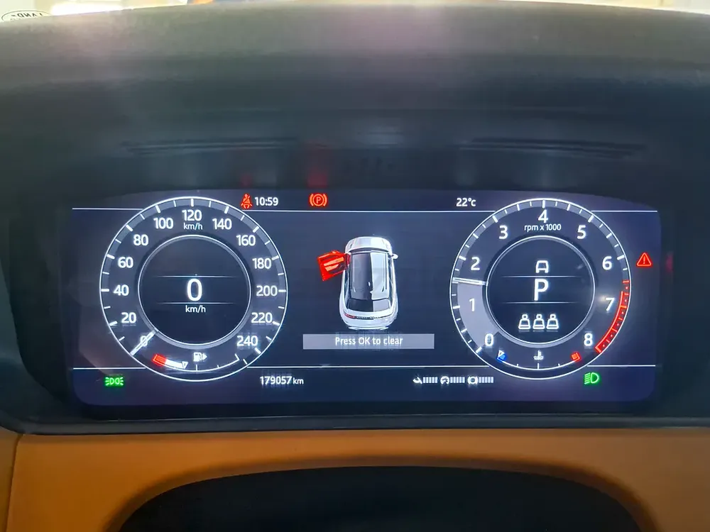 AED 1398/month | 2018 Land Rover Range Rover Velar HSE | GCC Specs | Ref#409183 - Image 16
