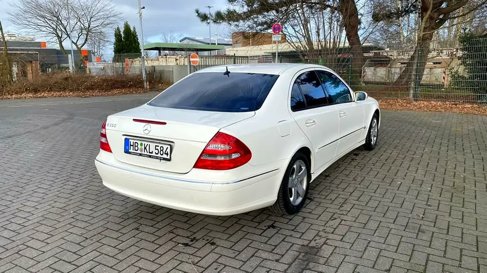 Mercedes-Benz E 350, 2006, original paint - Image 4