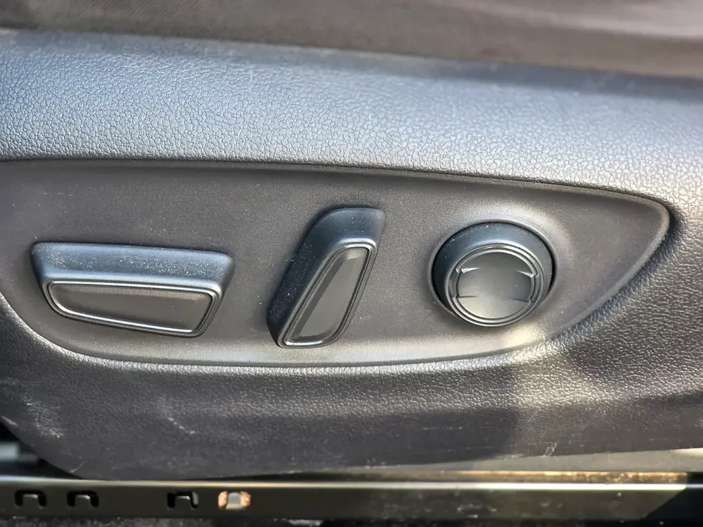 2019 Toyota RAV4 XLE Premium - American Specs - Excellent Condition - Image 10