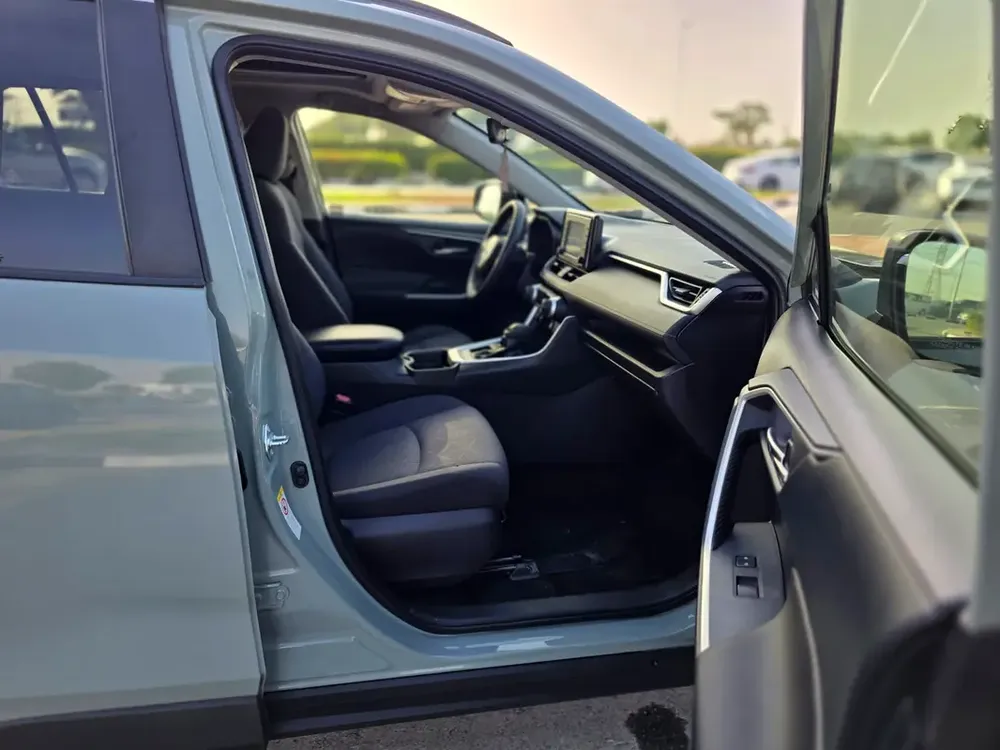 2019 Toyota RAV4 XLE Premium - American Specs - Excellent Condition - Image 12