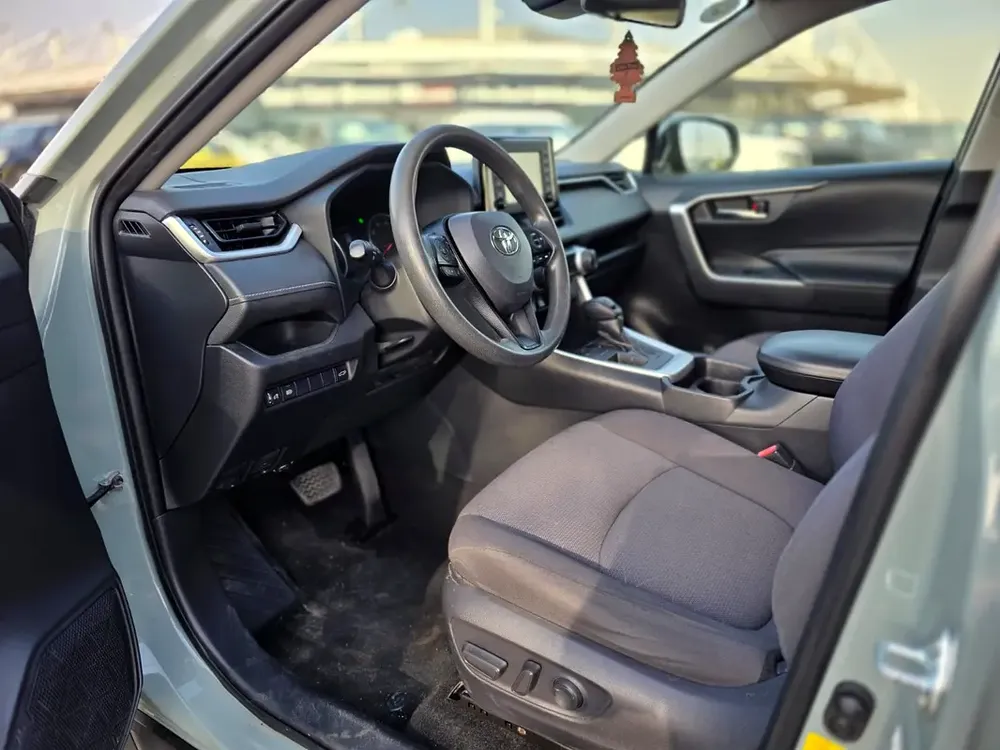 2019 Toyota RAV4 XLE Premium - American Specs - Excellent Condition - Image 7