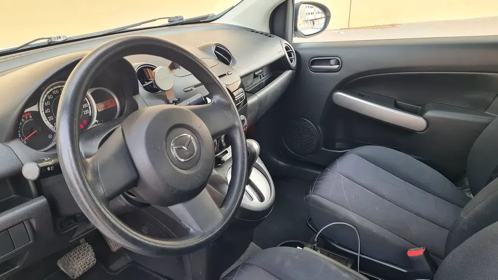 MAZDA 2 2015 FAMILY USED DUNLOP NEW  TYRES GULF GCC  FULLY SERVICED TILL TODAY - Image 12