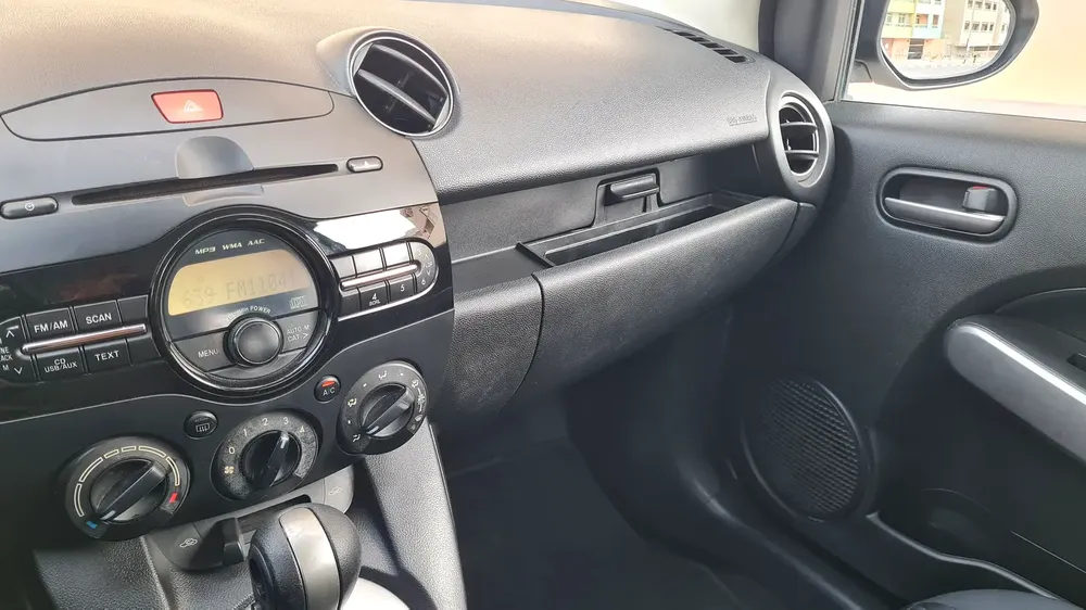 MAZDA 2 2015 FAMILY USED DUNLOP NEW  TYRES GULF GCC  FULLY SERVICED TILL TODAY - Image 20