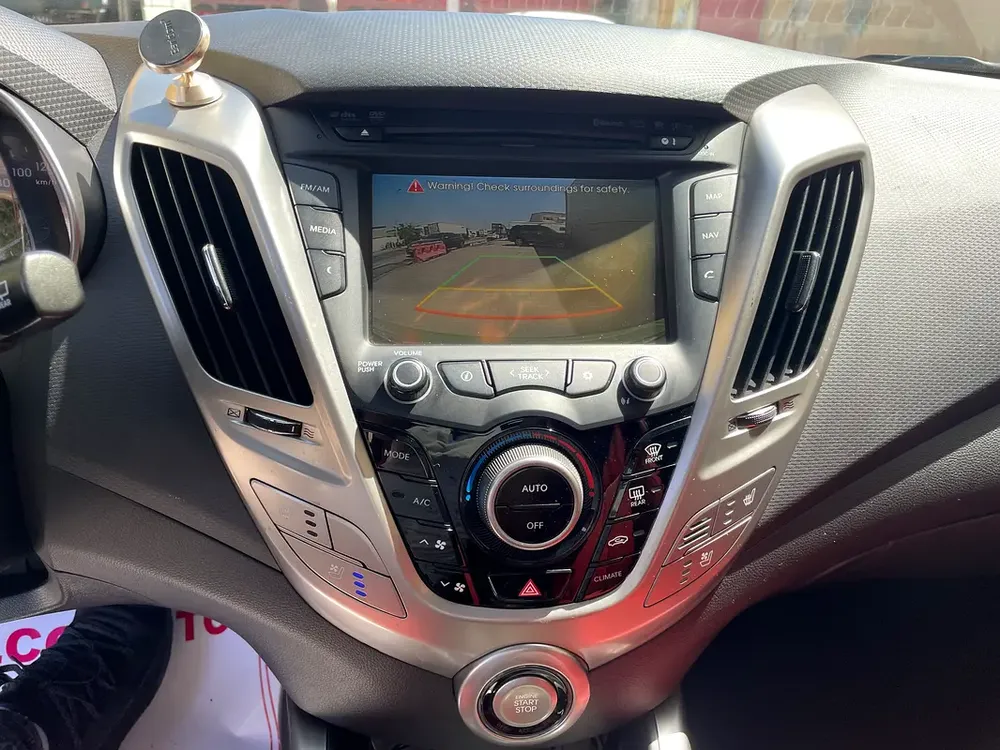 Hyundai Veloster GLS 2015 - GCC Specs - Excellent Condition! - Image 15