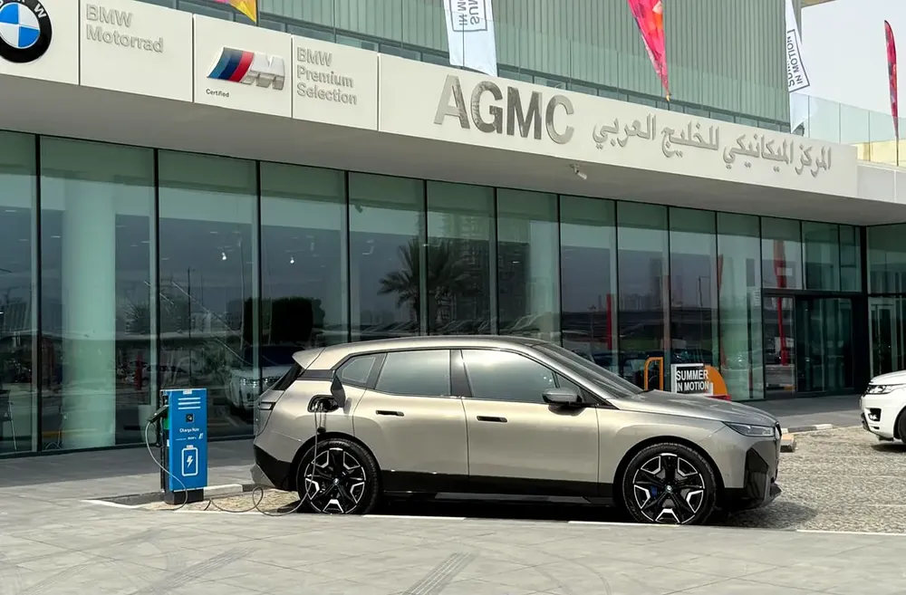BMW IX xDrive40 Suite GCC Warranty + Service Contract - Image 6
