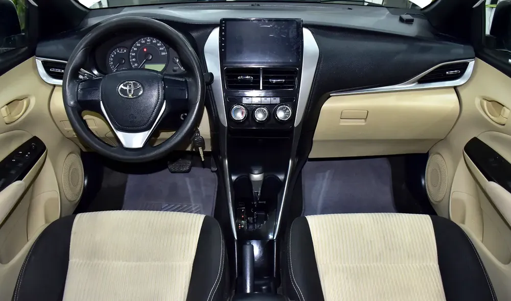 EXCELLENT DEAL for our Toyota Yaris SE ( 2018 Model ) in White Color GCC Specs - Image 11