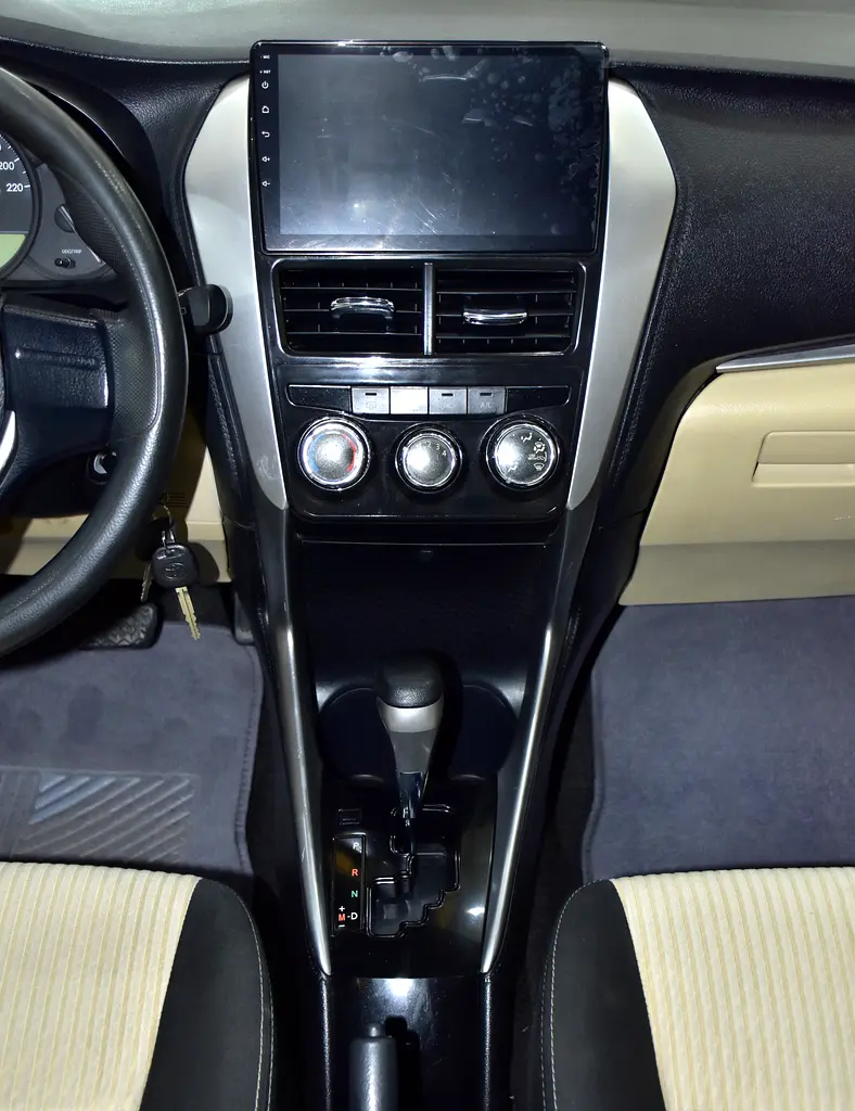 EXCELLENT DEAL for our Toyota Yaris SE ( 2018 Model ) in White Color GCC Specs - Image 15