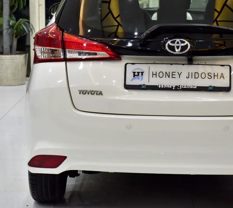 EXCELLENT DEAL for our Toyota Yaris SE ( 2018 Model ) in White Color GCC Specs - Image 8