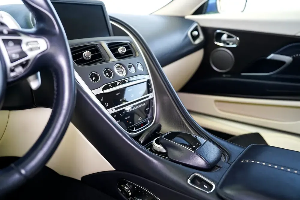 DB11 V12 | TWO TONE INTERIOR | WARRANTY AVAILABLE - Image 9
