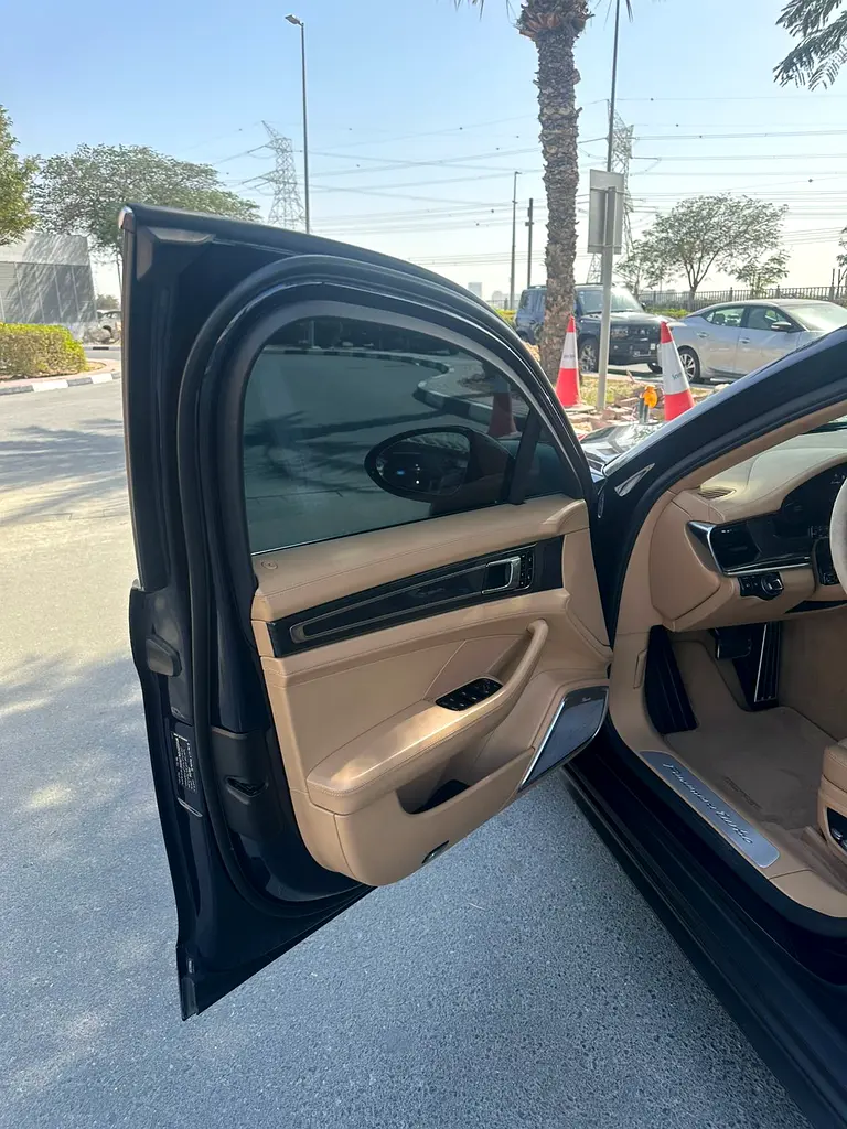 PORSCHE PANAMERA TURBO FULL OPTION GCC SPECS SINGLE OWNER FULL SERVICE HISTORY FROM AL NABOODA - Image 13
