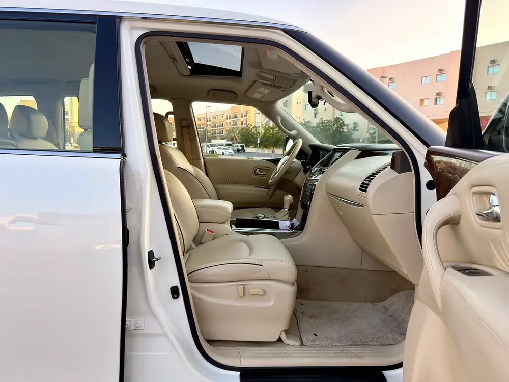 Nissan Patrol LE 400 hp Titanium 2017 GCC Specs, full option - Image 10