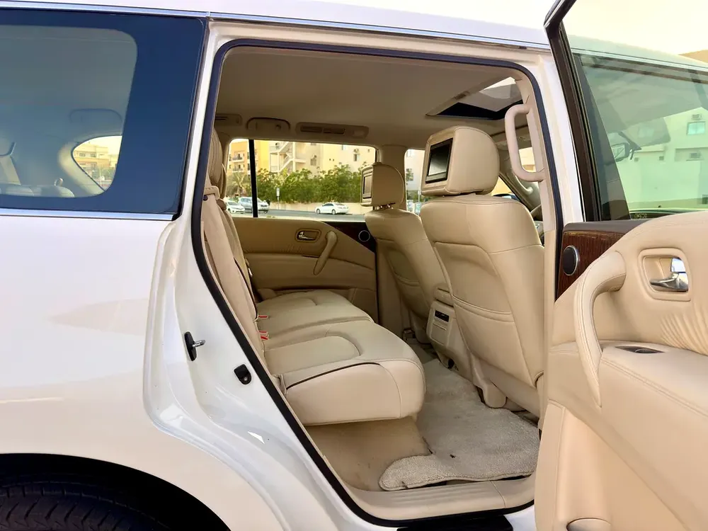 Nissan Patrol LE 400 hp Titanium 2017 GCC Specs, full option - Image 11