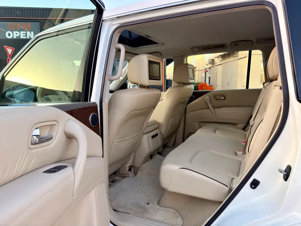 Nissan Patrol LE 400 hp Titanium 2017 GCC Specs, full option - Image 12
