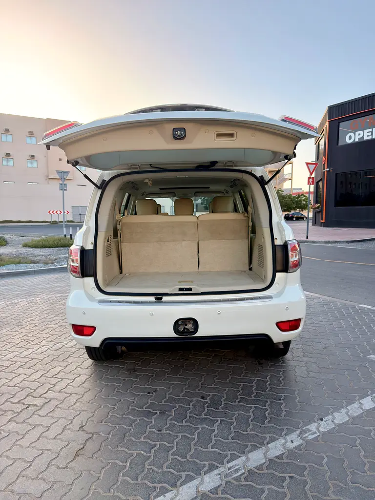 Nissan Patrol LE 400 hp Titanium 2017 GCC Specs, full option - Image 16