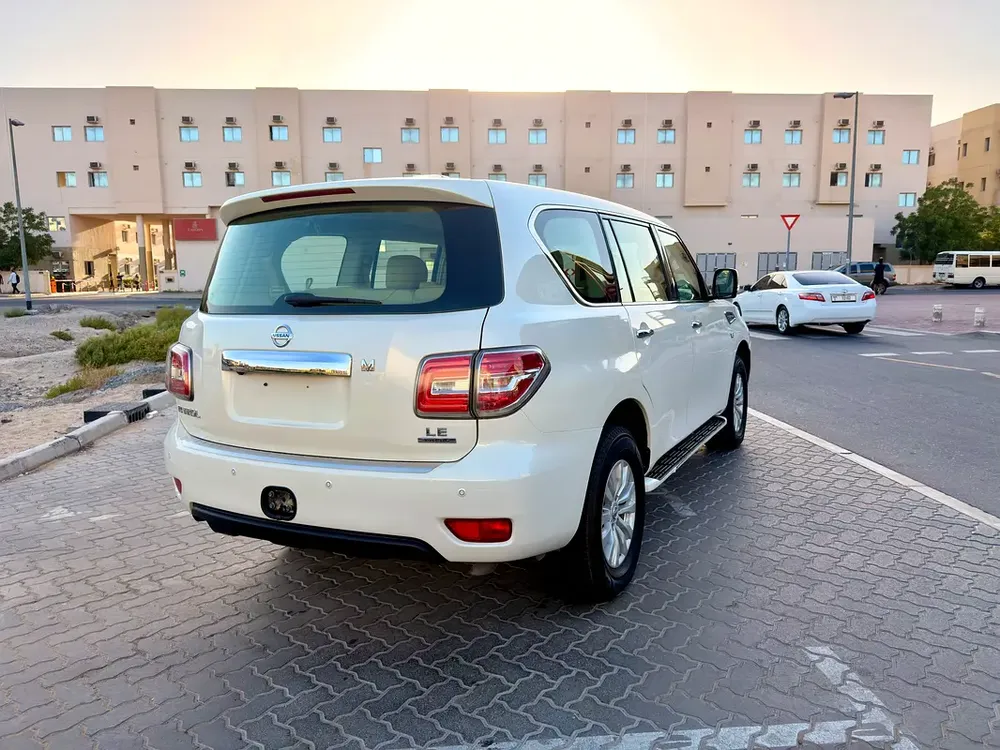 Nissan Patrol LE 400 hp Titanium 2017 GCC Specs, full option - Image 5