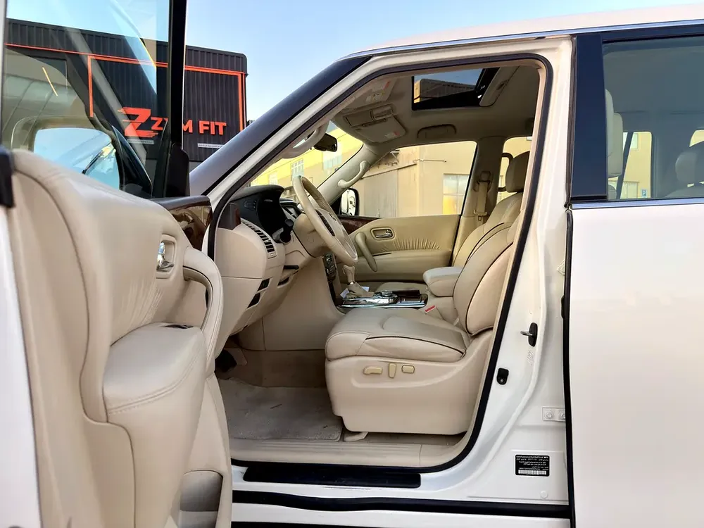 Nissan Patrol LE 400 hp Titanium 2017 GCC Specs, full option - Image 9