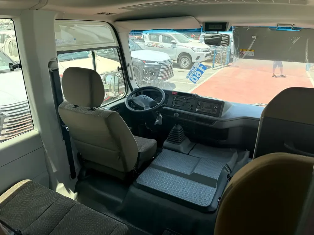 TOYOTA COASTER 2.7 MT 23 SEATS WHITE 2025 - Image 14