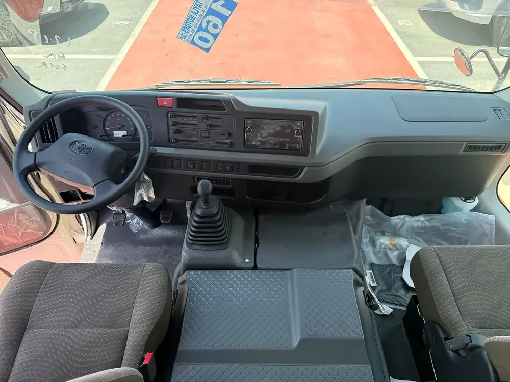TOYOTA COASTER 2.7 MT 23 SEATS WHITE 2025 - Image 9