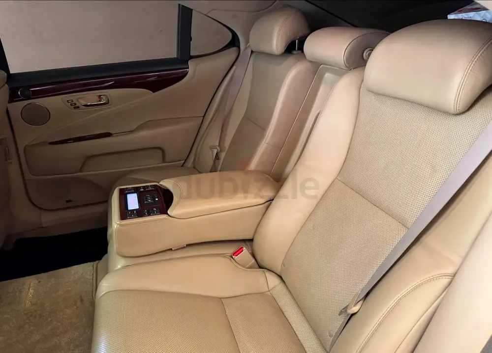 2007 Lexus LS 460L Platinum | GCC Specs | Pristine Condition - Image 6