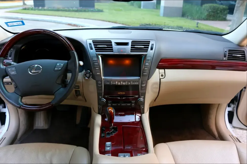 2007 Lexus LS 460L Platinum | GCC Specs | Pristine Condition - Image 7