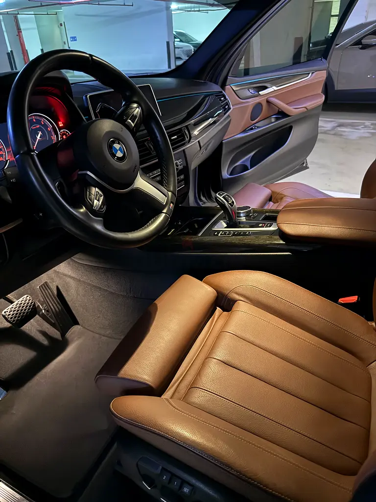 BMW X5 xDrive35i M Sport | Panorama | HUD | Brown Interior | GCC Specs - Image 6