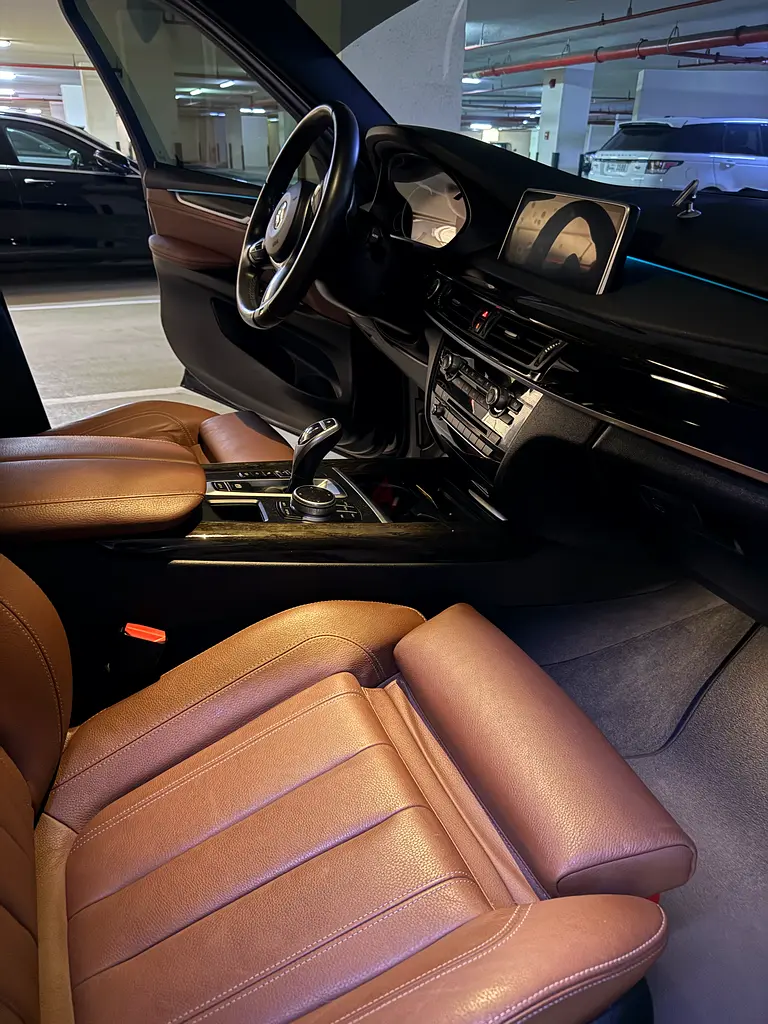 BMW X5 xDrive35i M Sport | Panorama | HUD | Brown Interior | GCC Specs - Image 7